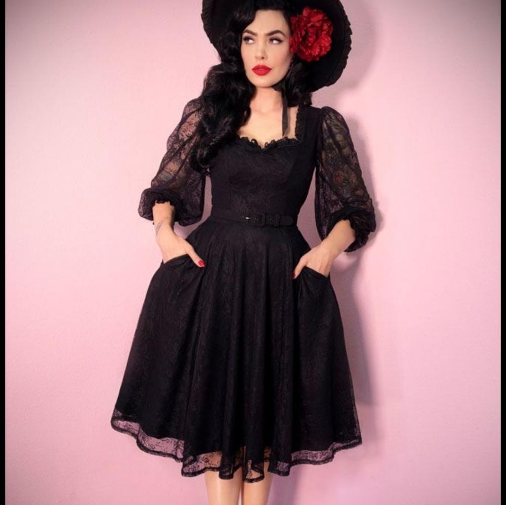 Vixen by Micheline Pitt Black Decadence Lace Swing - Large